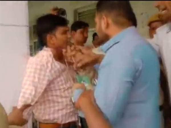 নির্বাচনী আধিকারিককে বিজেপি কর্মীদের ব্যাপক মারধর! ঘটনার নেপথ্যে সাইকেল কাণ্ড নির্বাচনী আধিকারিককে বিজেপি কর্মীদের ব্যাপক মারধর! ঘটনার নেপথ্যে সাইকেল কাণ্ড