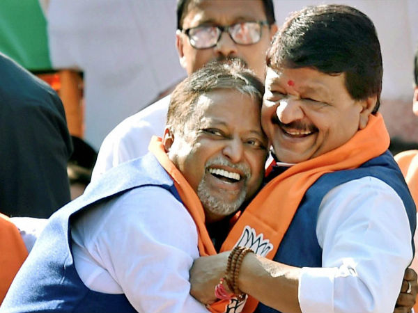 'কেন্দ্রীয় বাহিনী চালাচ্ছেন মুকুল-কৈলাস'
