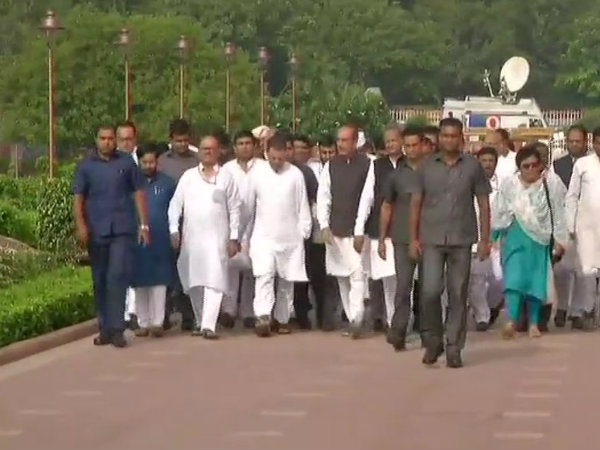 রাহুল গান্ধীর বিমানে যান্ত্রিক ত্রুটি রাহুল গান্ধীর বিমানে যান্ত্রিক ত্রুটি