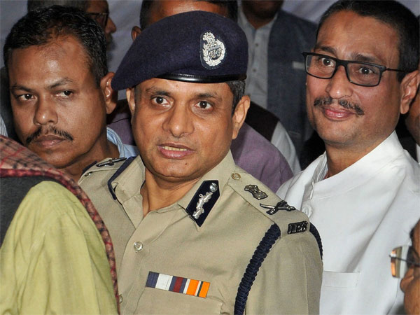রাজীব কুমারকে গ্রেফতারের আবেদন! আজ সুপ্রিম কোর্টে সিবিআই-এর আবেদনের শুনানি রাজীব কুমারকে গ্রেফতারের আবেদন! আজ সুপ্রিম কোর্টে সিবিআই-এর আবেদনের শুনানি