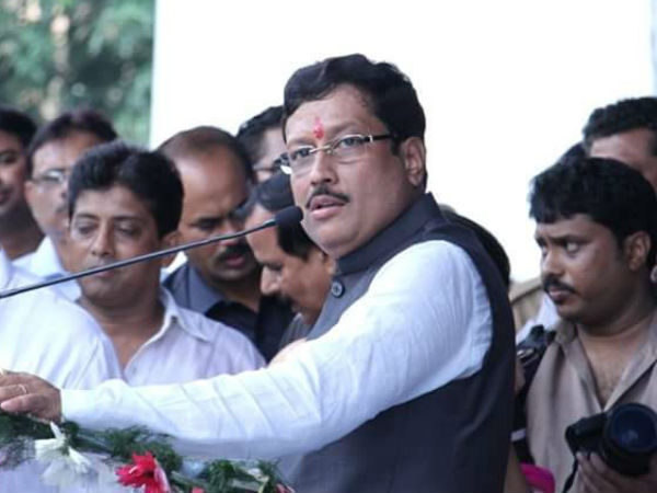 প্রশ্নে সব্যসাচীর গতিবিধি