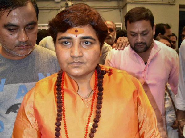 শহিদকে নিয়ে অপমানজনক মন্তব্য, সাধ্বী প্রজ্ঞাকে নোটিশ কমিশনের শহিদকে নিয়ে অপমানজনক মন্তব্য, সাধ্বী প্রজ্ঞাকে নোটিশ কমিশনের