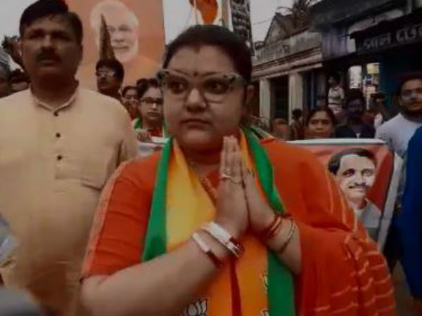 কালীঘাটে পুজো সুজাতার
