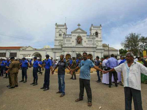 কারফিউ ও গ্রেফতারি