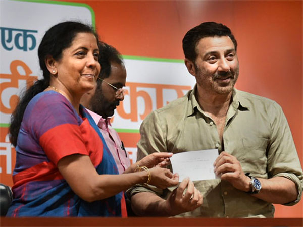 বিজেপির প্রার্থী তালিকায় বড় চমক! বিজেপির প্রার্থী তালিকায় বড় চমক!