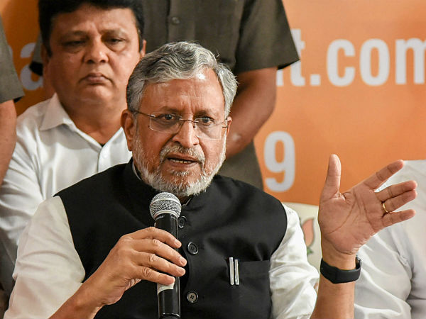 চোর বলায় রাহুলের বিরুদ্ধে মানহানির মামলা করছেন মোদী চোর বলায় রাহুলের বিরুদ্ধে মানহানির মামলা করছেন মোদী