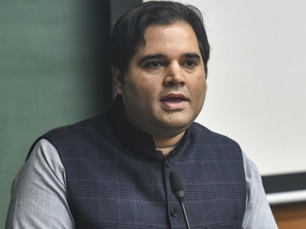 মোদীর স্তূতিতে বরুণ