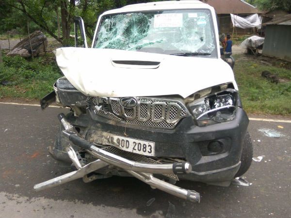 বিজেপি কর্মীদের পথ অবরোধ