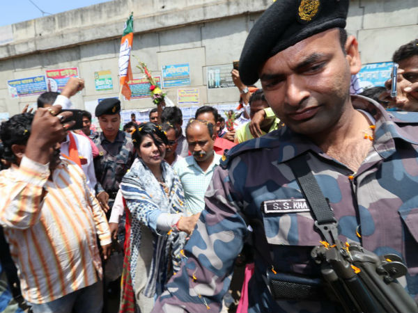 প্রথমবার মুখ খুলে ভারতীকে আক্রমণ মমতার
