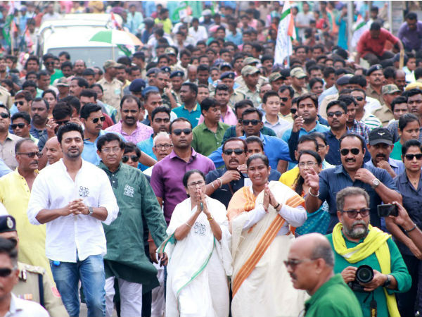 দেবের সমর্থনে ভারতীকে একহাত