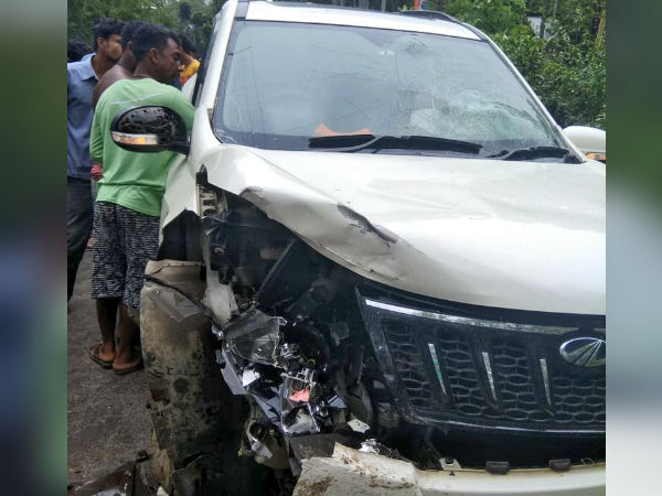গাড়িতে ভাঙচুর বিজেপি সমর্থকদের