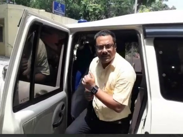 দফায় দফায় জেরার মুখে অর্ণব ঘোষ দফায় দফায় জেরার মুখে অর্ণব ঘোষ