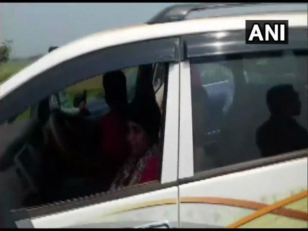 কেশপুরে আক্রান্ত প্রার্থী ও কেন্দ্রীয় বাহিনীর জওয়ান! ওই মহিলার লজ্জা হওয়া উচিত, বললেন ভারতী কেশপুরে আক্রান্ত প্রার্থী ও কেন্দ্রীয় বাহিনীর জওয়ান! ওই মহিলার লজ্জা হওয়া উচিত, বললেন ভারতী