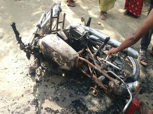 বিজেপির বাইক বাহিনীর তাণ্ডবের অভিযোগ! উত্তেজনা গাইঘাটায় বিজেপির বাইক বাহিনীর তাণ্ডবের অভিযোগ! উত্তেজনা গাইঘাটায়