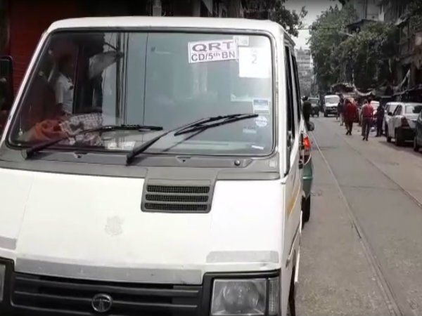 খাস উত্তর কলকাতায় ভোটকেন্দ্রের অদূরে বোমাবাজি, আতঙ্ক-তরজা খাস উত্তর কলকাতায় ভোটকেন্দ্রের অদূরে বোমাবাজি, আতঙ্ক-তরজা