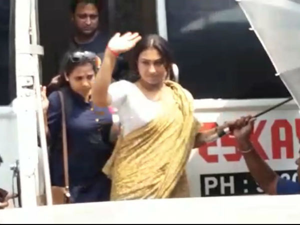 হাসপাতালে ঋতুপর্ণার ফিল্মের শ্যুটিং চলাকালীন ঘটে গেল চরমকাণ্ড! হাসপাতালে ঋতুপর্ণার ফিল্মের শ্যুটিং চলাকালীন ঘটে গেল চরমকাণ্ড!