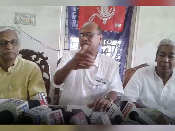 ভোটের আগেই হার স্বীকার খোদ প্রার্থীরই! হারাকিরি করে রণেভঙ্গ দিয়ে পালালেন ভোটের আগেই হার স্বীকার খোদ প্রার্থীরই! হারাকিরি করে রণেভঙ্গ দিয়ে পালালেন
