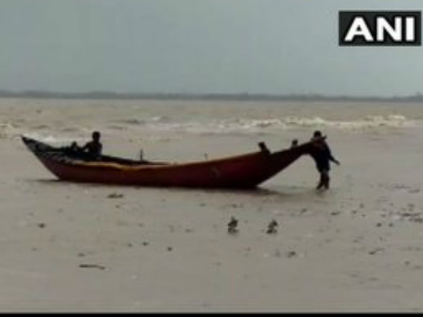 সাইক্লোন ফণীর তাণ্ডবে ওড়িশায় মৃত ১ সাইক্লোন ফণীর তাণ্ডবে ওড়িশায় মৃত ১