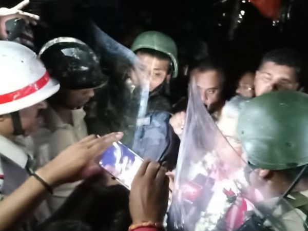 শুভেন্দু-গড়ে বিজেপি রাজ্য সভাপতির কনভয়ে হামলা, উসকানিমূলক মন্তব্যের জের! প্রশ্ন শুভেন্দু-গড়ে বিজেপি রাজ্য সভাপতির কনভয়ে হামলা, উসকানিমূলক মন্তব্যের জের! প্রশ্ন