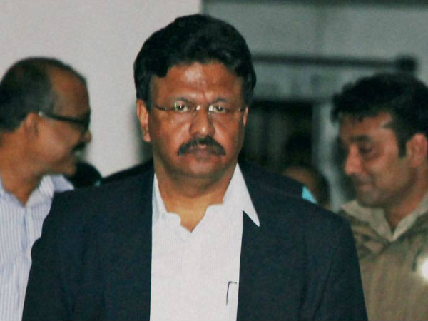 রাত জেগে ঘুরছেন মেয়র ফিরহাদ হাকিম, সঙ্গে পারিষদরা রাত জেগে ঘুরছেন মেয়র ফিরহাদ হাকিম, সঙ্গে পারিষদরা