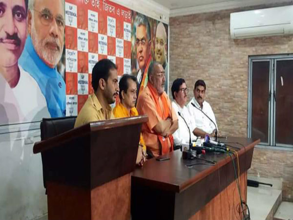 বেফাঁস কেন্দ্রীয় মন্ত্রী! মমতার তুলনা এই রাষ্ট্রনেতার সঙ্গে বেফাঁস কেন্দ্রীয় মন্ত্রী! মমতার তুলনা এই রাষ্ট্রনেতার সঙ্গে