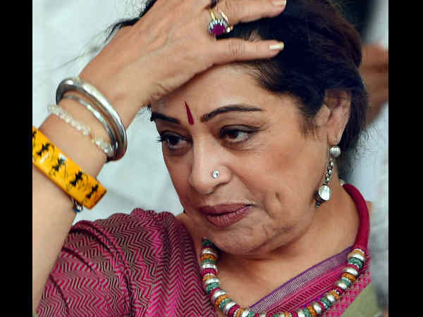 ঘরে-বাইরে লড়াই করতে হচ্ছে বিজেপি প্রার্থীকে
