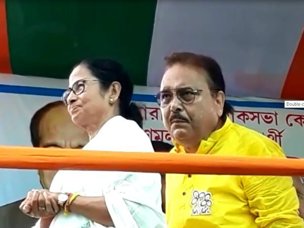 ফের মমতার সঙ্গে একমঞ্চে, ভাটপাড়ায় কাজের ছেলে মদনকে জেতানোর আর্জি তৃণমূল নেত্রীর ফের মমতার সঙ্গে একমঞ্চে, ভাটপাড়ায় কাজের ছেলে মদনকে জেতানোর আর্জি তৃণমূল নেত্রীর