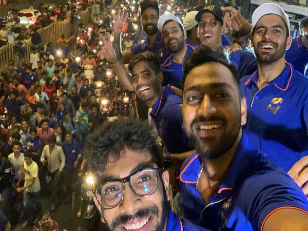 আইপিএল জয়ে মুম্বইকারদের উচ্ছ্বাসে স্তব্ধ বাণিজ্য নগরী, আপ্লুত খেলোয়াড়েরা আইপিএল জয়ে মুম্বইকারদের উচ্ছ্বাসে স্তব্ধ বাণিজ্য নগরী, আপ্লুত খেলোয়াড়েরা