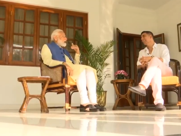 প্রধানমন্ত্রীর স্বীকারোক্তি, প্রশ্ন অক্ষয় কুমারের
