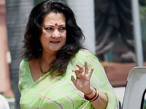 কলকাতার হিংসাকে অন্য রাজ্যের সঙ্গে তুলনা! উত্তরপ্রদেশের হিংসা নিয়ে প্রশ্ন মুনমুনের কলকাতার হিংসাকে অন্য রাজ্যের সঙ্গে তুলনা! উত্তরপ্রদেশের হিংসা নিয়ে প্রশ্ন মুনমুনের