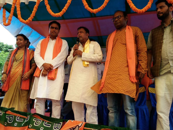 মমতা রবিবারের প্রধানমন্ত্রী, কারণ ব্যাখ্যা করে তৃণমূল সুপ্রিমোকে তোপ মুকুলের মমতা রবিবারের প্রধানমন্ত্রী, কারণ ব্যাখ্যা করে তৃণমূল সুপ্রিমোকে তোপ মুকুলের