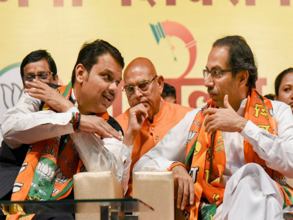 মহারাষ্ট্রে ফের বিজেপি-শিবসেনা রাজ, মুছে সাফ কংগ্রেস মহারাষ্ট্রে ফের বিজেপি-শিবসেনা রাজ, মুছে সাফ কংগ্রেস
