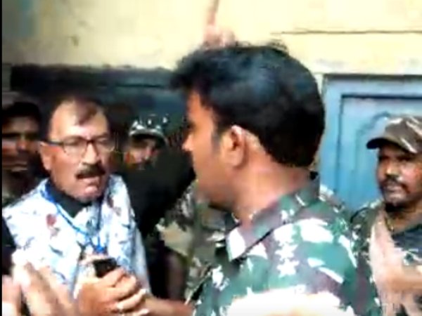 কেন্দ্রীয় বাহিনীর কাজে অখুশি রাজ্য! উদাহরণ তুলে ধরে চিঠি, কিউআরটি নিয়ে আর্জি কেন্দ্রীয় বাহিনীর কাজে অখুশি রাজ্য! উদাহরণ তুলে ধরে চিঠি, কিউআরটি নিয়ে আর্জি