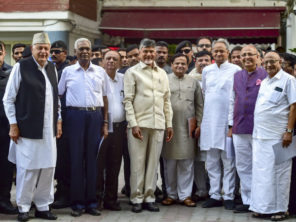 ২৩ মে সন্ধ্যার পর দিল্লিতে বৈঠকে বসছে কেন্দ্র বিরোধী দলগুলি ২৩ মে সন্ধ্যার পর দিল্লিতে বৈঠকে বসছে কেন্দ্র বিরোধী দলগুলি
