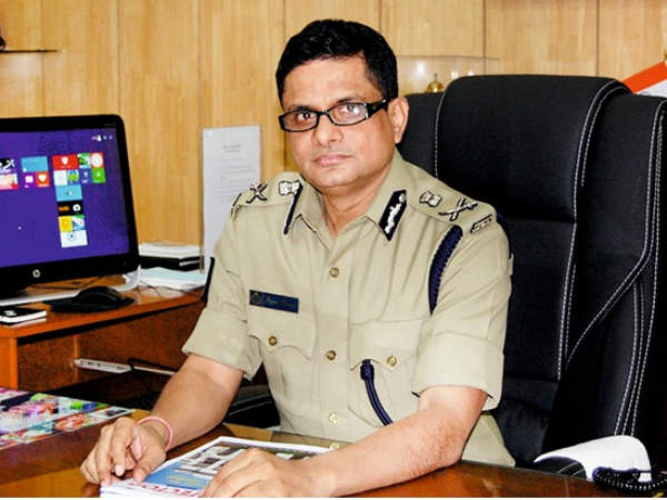 কাউন্টডাউন শুরু! যে কোনও মুহূর্তে গ্রেফতার হতে পারেন রাজীব কুমার, জল্পনা তুঙ্গে কাউন্টডাউন শুরু! যে কোনও মুহূর্তে গ্রেফতার হতে পারেন রাজীব কুমার, জল্পনা তুঙ্গে
