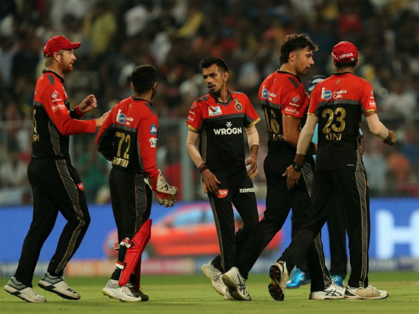 ঘরের মাঠে মরশুমের শেষ ম্যাচে হায়দরাবাদের বিরুদ্ধে টসে জিতে ফিল্ডিং ব্যাঙ্গালোরের ঘরের মাঠে মরশুমের শেষ ম্যাচে হায়দরাবাদের বিরুদ্ধে টসে জিতে ফিল্ডিং ব্যাঙ্গালোরের