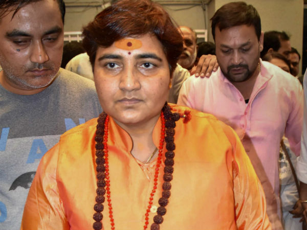 মালেগাঁও বিস্ফোরণ : সাধ্বী প্রজ্ঞাকে প্রতি সপ্তাহে আদালতে হাজিরার নির্দেশ মালেগাঁও বিস্ফোরণ : সাধ্বী প্রজ্ঞাকে প্রতি সপ্তাহে আদালতে হাজিরার নির্দেশ