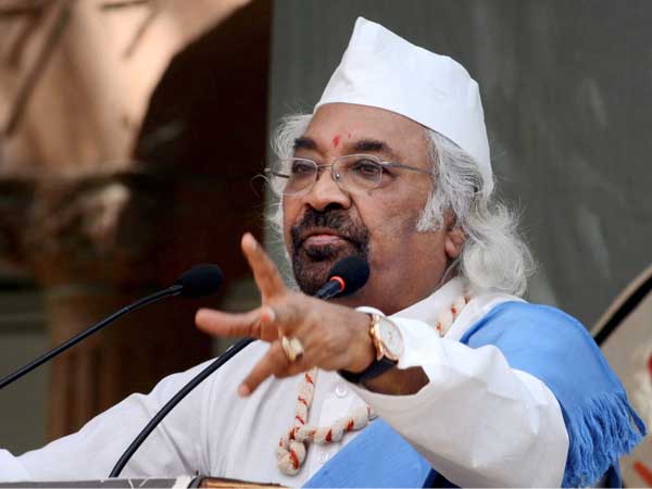 বিভিন্ন মন্ত্রকের কাজের সমালোচনা