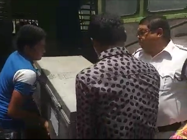 আরও দুটি রহস্যজনক ট্রাঙ্কে সারদা মামলায় নথি পৌঁছল সিবিআই দফতরে আরও দুটি রহস্যজনক ট্রাঙ্কে সারদা মামলায় নথি পৌঁছল সিবিআই দফতরে