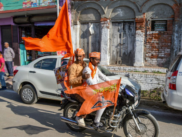 'সম্পত্তিহীন' কে?