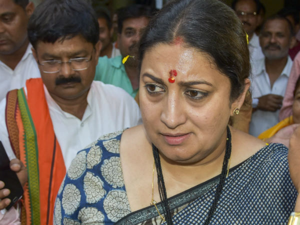 খালি পায়ে ১৪ কিমি. হেঁটে সিদ্ধিবিনায়ক মন্দিরে স্মৃতি! সঙ্গে কোন বলিউড সেলেব, দেখুন ছবি খালি পায়ে ১৪ কিমি. হেঁটে সিদ্ধিবিনায়ক মন্দিরে স্মৃতি! সঙ্গে কোন বলিউড সেলেব, দেখুন ছবি