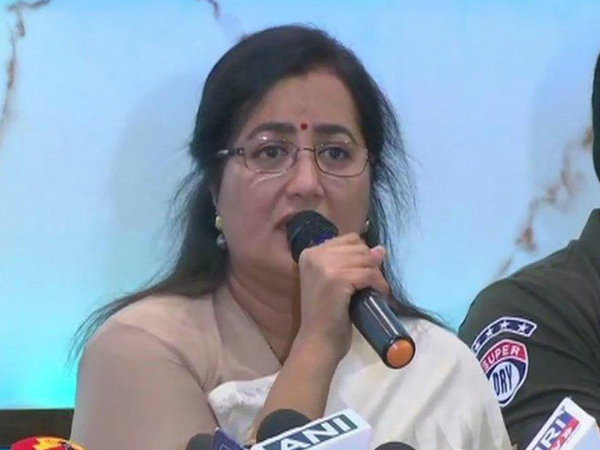 কর্ণাটকে ৫২ বছর বাদে নয়া ইতিহাস গড়লেন নির্দল প্রার্থী সুমলতা কর্ণাটকে ৫২ বছর বাদে নয়া ইতিহাস গড়লেন নির্দল প্রার্থী সুমলতা