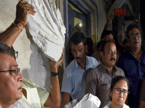 এফআইআর অমিত শাহের বিরুদ্ধেও, গ্রেফতার ৫৮! তৃণমূলের তরফে দুটি ভিডিও প্রকাশ এফআইআর অমিত শাহের বিরুদ্ধেও, গ্রেফতার ৫৮! তৃণমূলের তরফে দুটি ভিডিও প্রকাশ