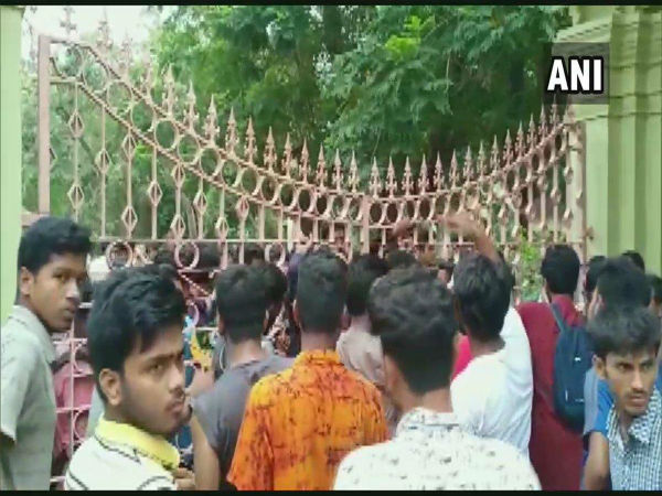 মঙ্গলবার দুপুর থেকে আন্দোলন