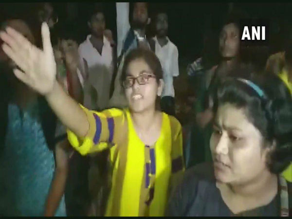 ছাত্রছাত্রীদের নিগ্রহের অভিযোগ