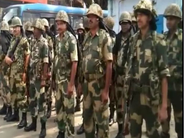 ষষ্ঠদফার থেকে সপ্তম দফায় কম কেন্দ্রীয় বাহিনী! কমিশনের সিদ্ধান্তে প্রশ্ন বিরোধীদের ষষ্ঠদফার থেকে সপ্তম দফায় কম কেন্দ্রীয় বাহিনী! কমিশনের সিদ্ধান্তে প্রশ্ন বিরোধীদের