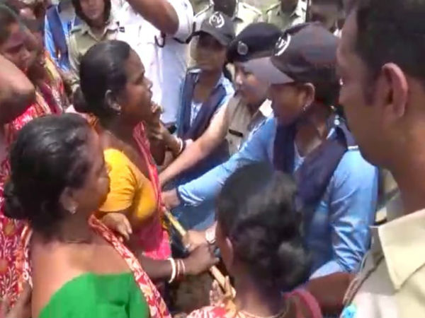 সিঙ্গুরের ছায়া গজলডোবায়! মমতার স্বপ্নের প্রকল্প নিয়ে কৃষক আন্দোলনের নেপথ্যে বিজেপি সিঙ্গুরের ছায়া গজলডোবায়! মমতার স্বপ্নের প্রকল্প নিয়ে কৃষক আন্দোলনের নেপথ্যে বিজেপি