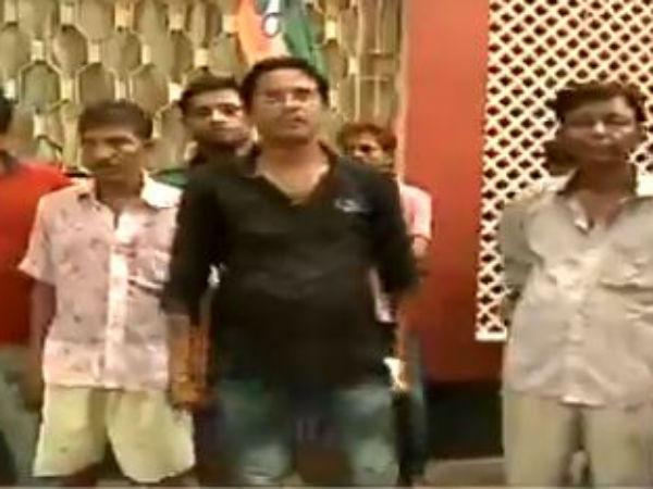 যুবকের পরিচয় পাওয়া যায়নি