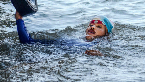 সঙ্গীদের ভূমিকায় প্রশ্ন
