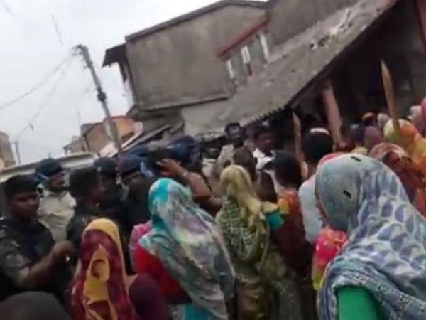 তৃণমূল নেতাকে দেখতেই জয় শ্রীরাম স্লোগান! শাসকদলের সঙ্গে বিজেপির সংঘর্ষে উত্তপ্ত খেজুরি তৃণমূল নেতাকে দেখতেই জয় শ্রীরাম স্লোগান! শাসকদলের সঙ্গে বিজেপির সংঘর্ষে উত্তপ্ত খেজুরি